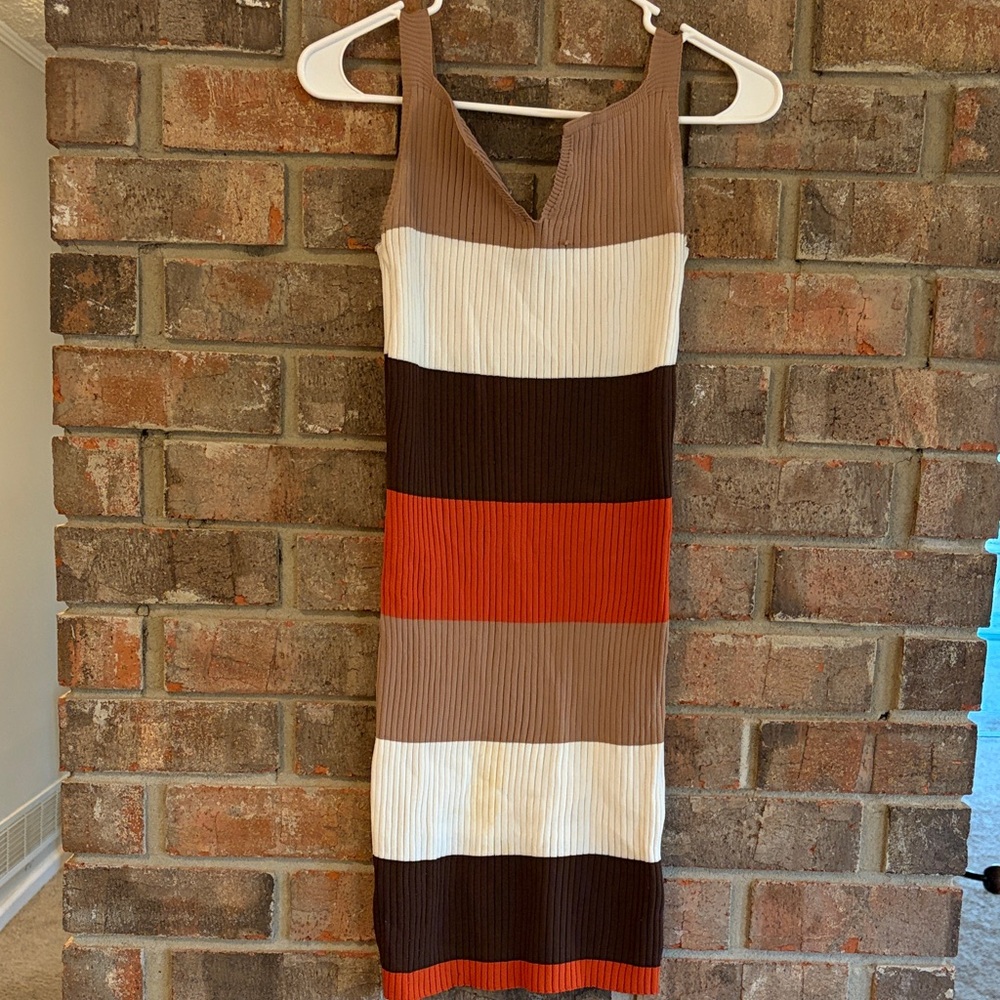 Chic Colorblock Midi Dress - Tan, White, Red